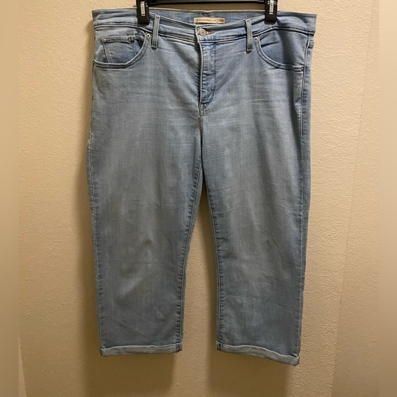 Levi's 311 Shaping Skinny Capri Mid Rise Cuffed Jeans Light Wash Size 16W - Picture 1 of 11